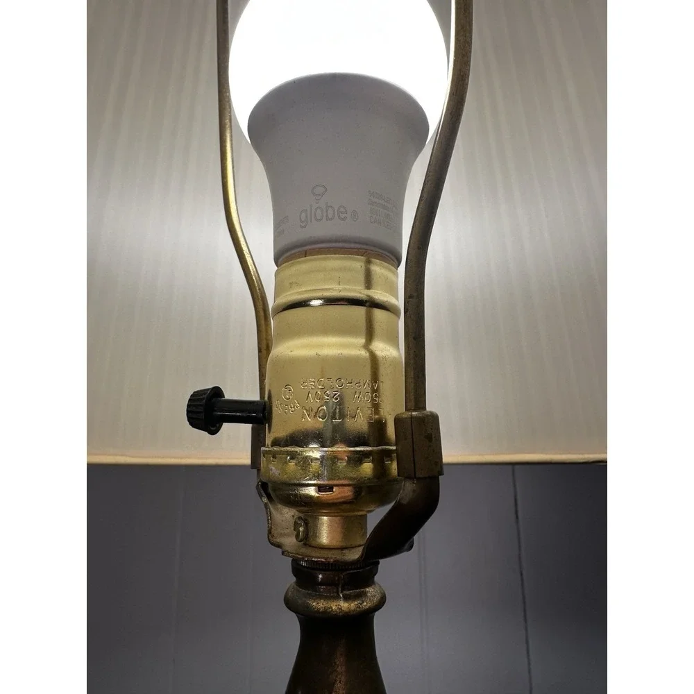 Vintage Hollywood‎ Regency Table Lamp Brass Tone Metal Footed Base Pleated Shade